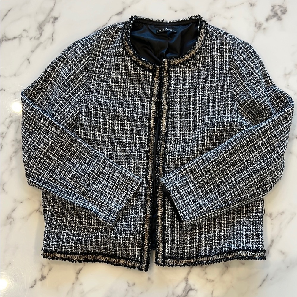 Black and White Woman’s Size Large Tweed Jacket